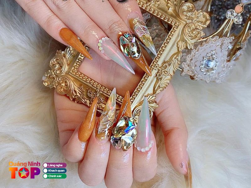 Tung-cuc-nails-quangninhtoplist