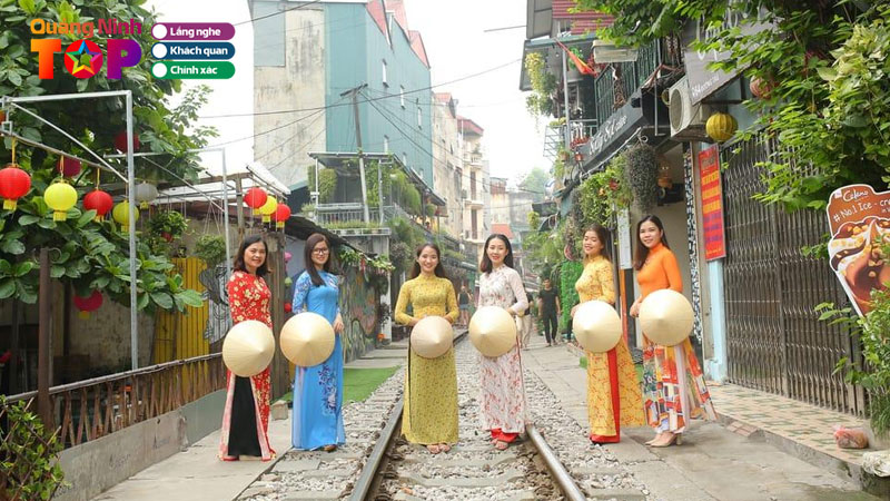 Ao-Dai-Diaries-Ton-Vinh-Ve-Dep-Ao-Dai-Viet-Giua-Pho-Co-Hoi-An-Quangninhtoplist